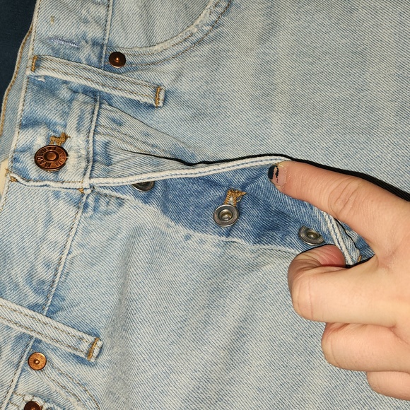 Madewell relaxed denim jean shorts, light wash and distressed size 30 - Picture 3 of 10